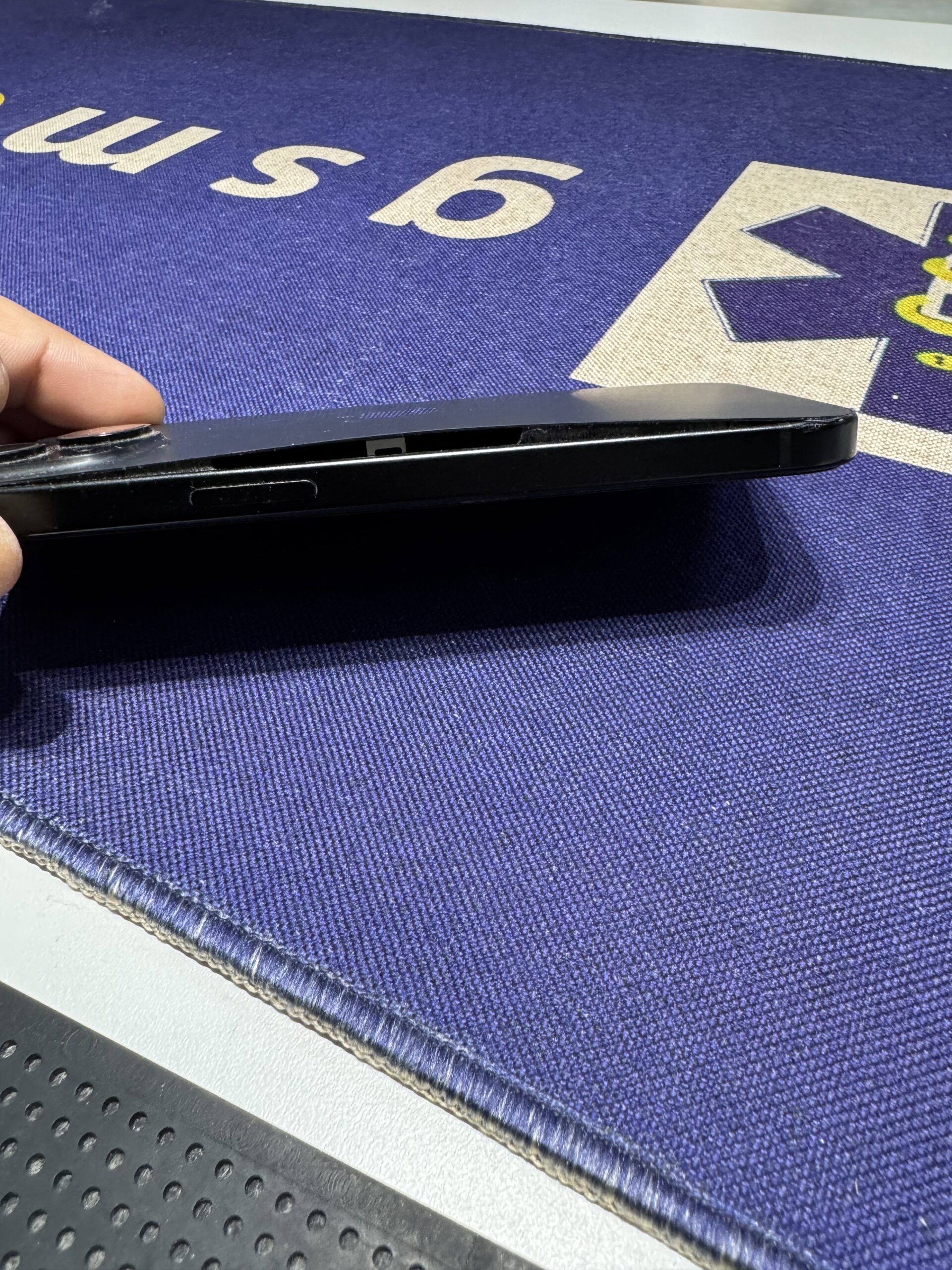 Scherm laat los? Grote kans dat je batterij is opgezwollen 1 Scherm laat los? Mogelijk is je batterij opgezwollen